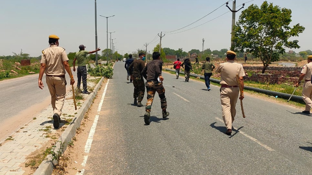  बजरी माफियाओं ने पुलिस पर की फायरिंग