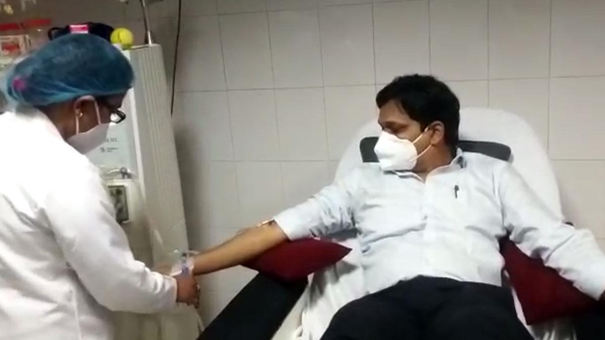 प्लाज्मा डोनेट कर डॉक्टर ने बचाई मरीज की जान 