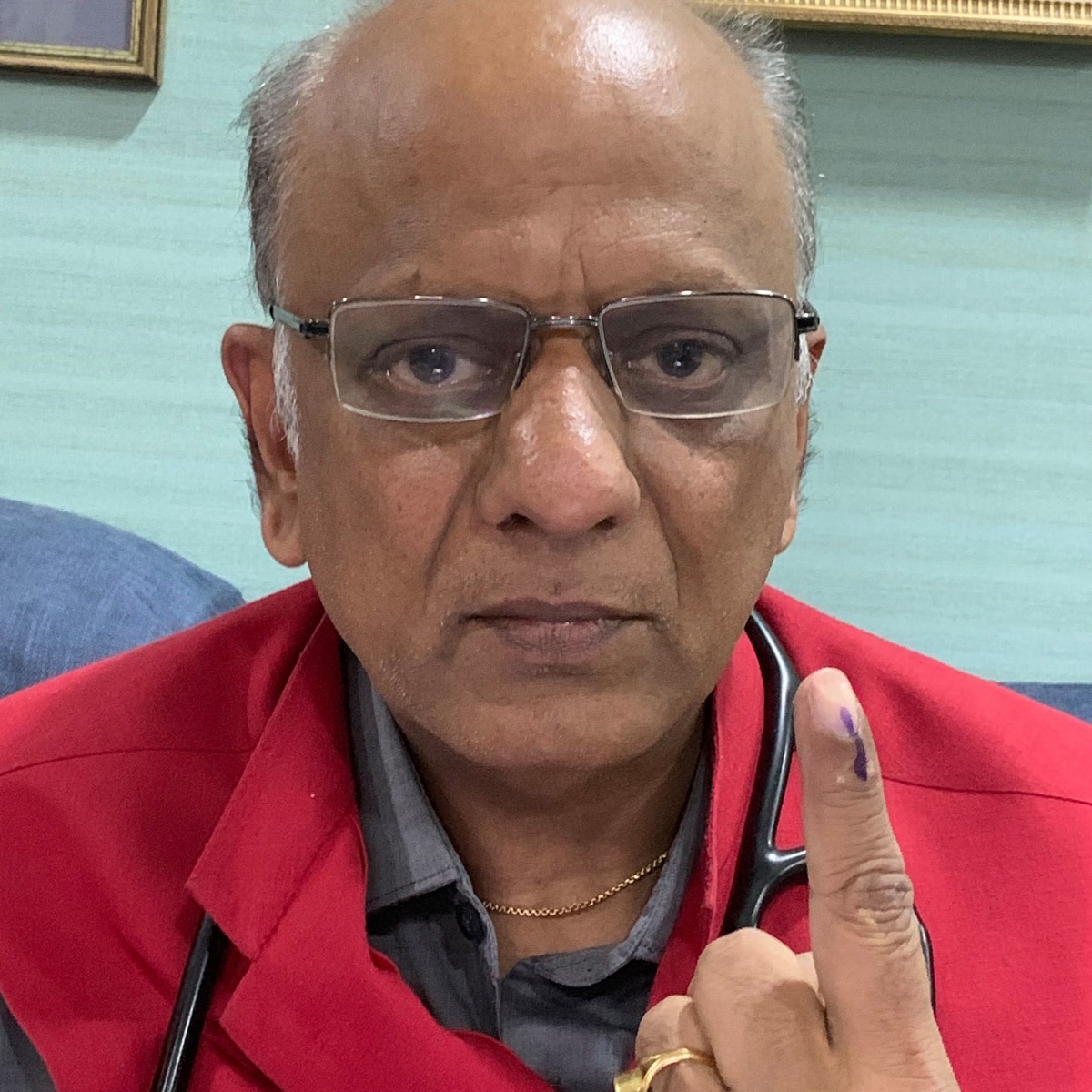 Senior Surgeon Dr Aggarwal