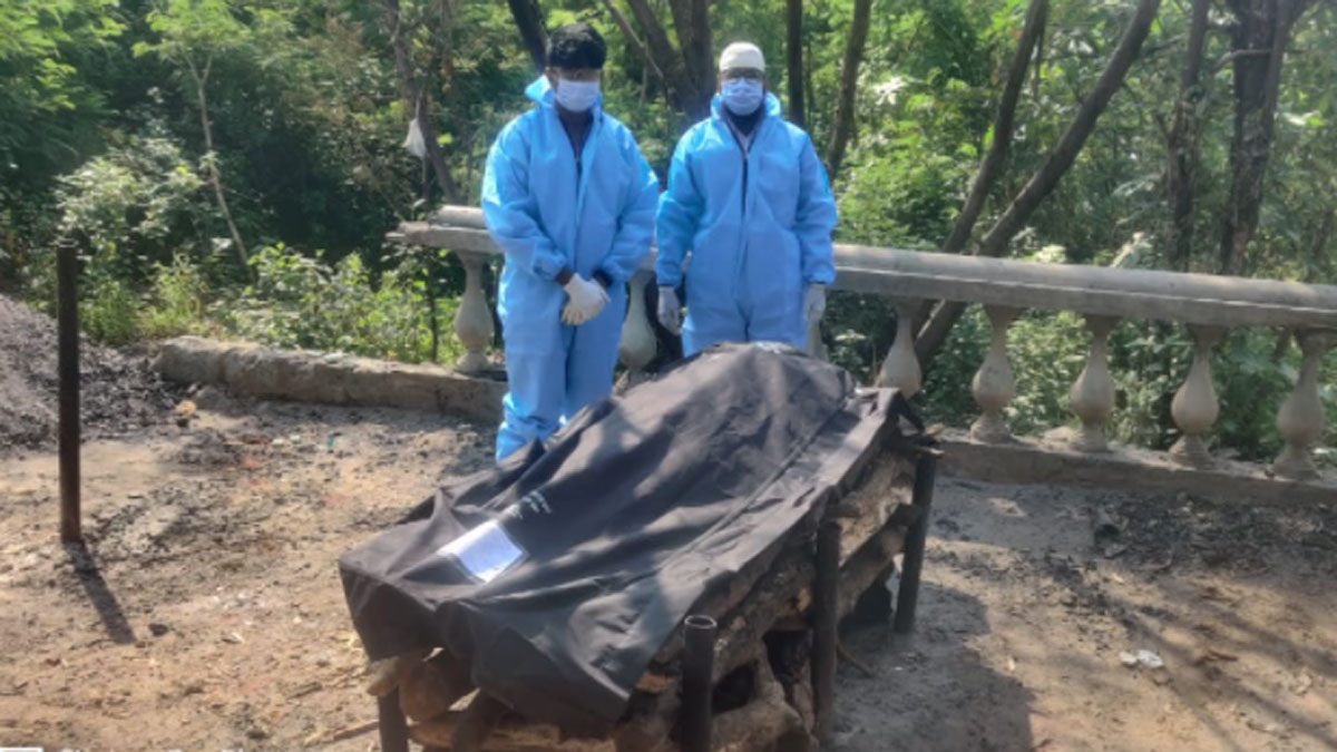 MBA पास युवक 100 से ज्यादा अंतिम संस्कार करा चुके हैं