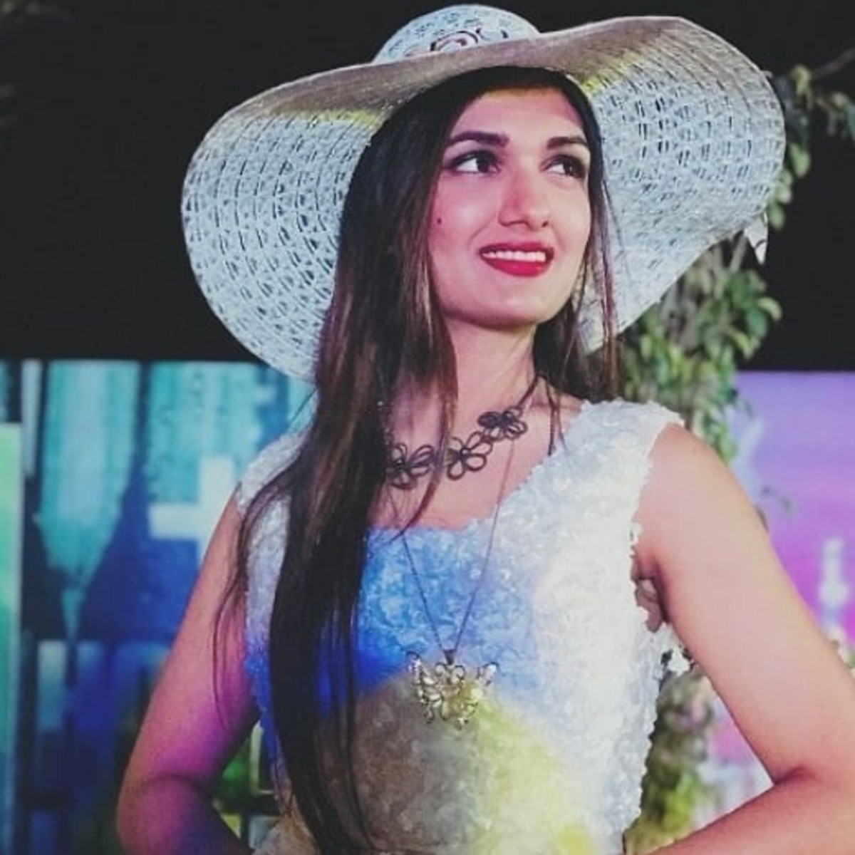 ईशा अग्रवाल 