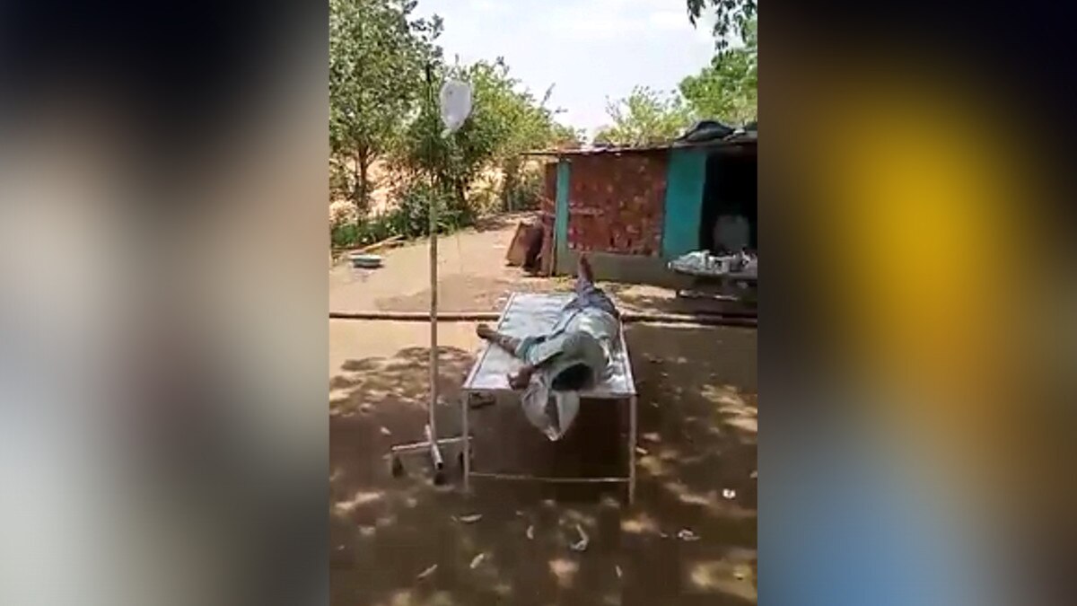 पिता की डिग्री से कोरोना का इलाज करता मिला बेटा, पेड़ के नीचे ड्रिप लगाकर चढ़ा रहे सलाइन 