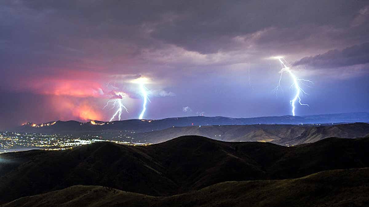 wildfires creates own lightning