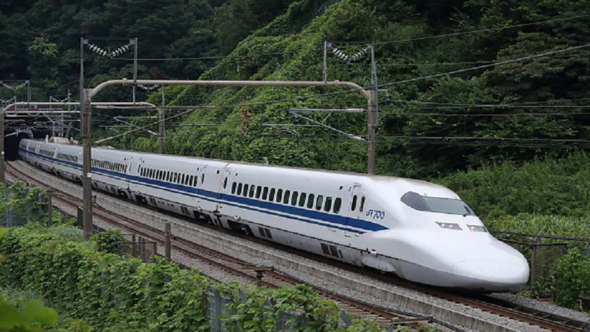 150 km/h की रफ्तार पर थी बुलेट ट्रेन, केबिन छोड़कर ब्रेक पर चला गया ड्राइवर, और फिर...