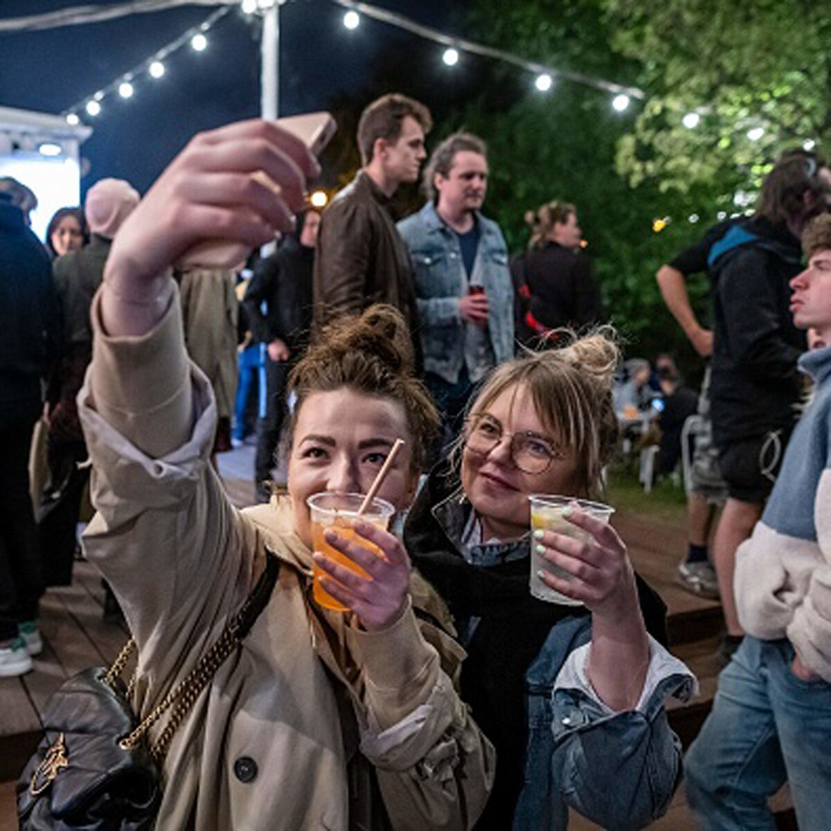 restaurant fines ppl with mask