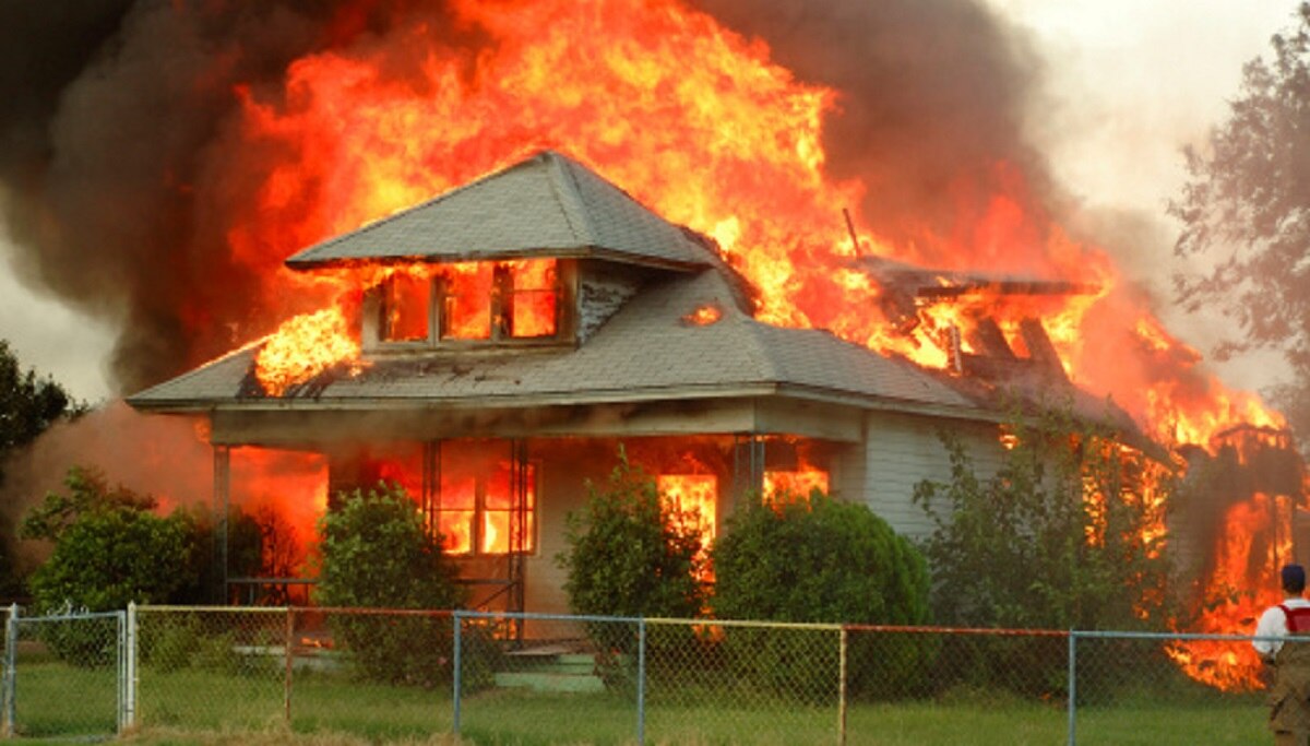 woman set home on fire