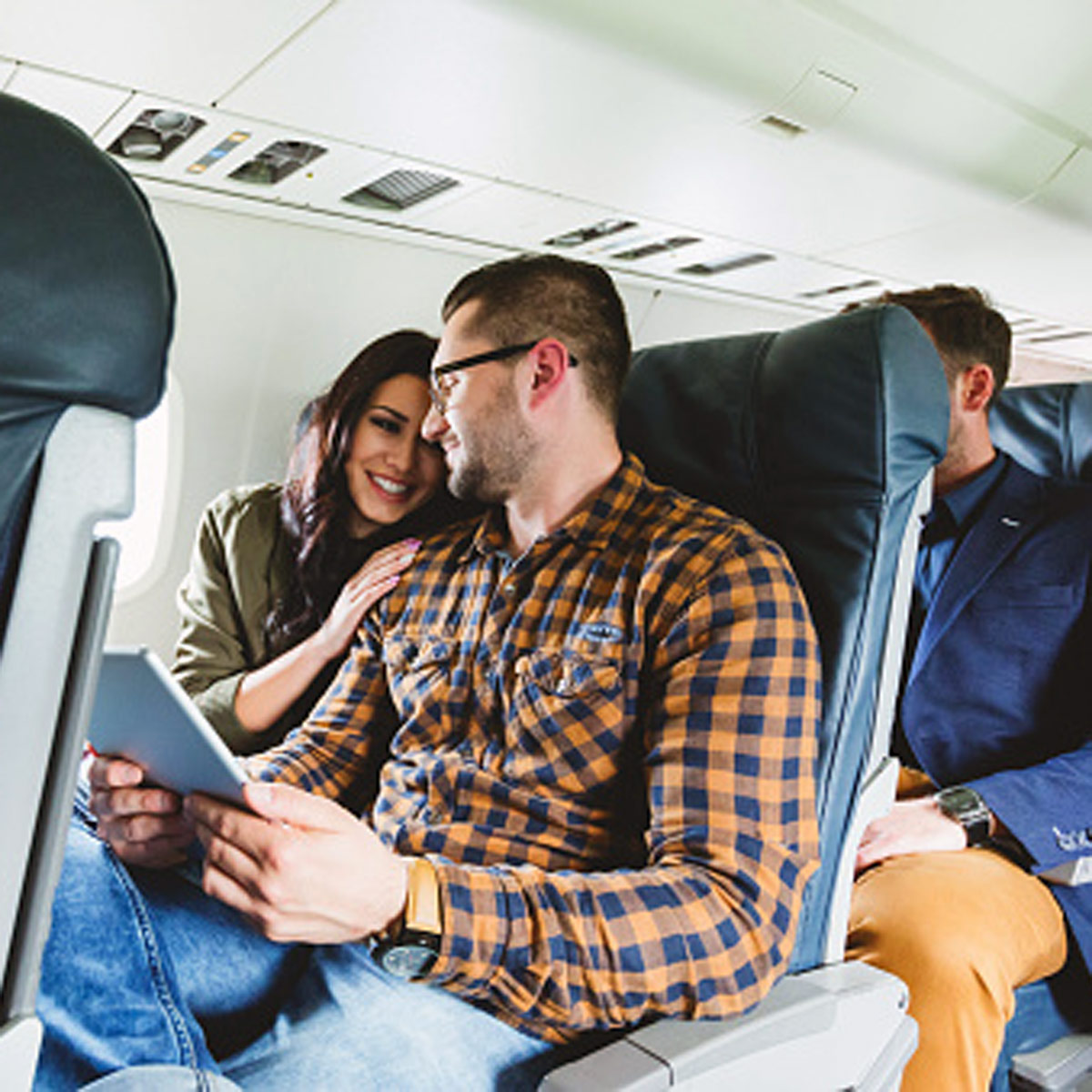 kissing couple flight pak