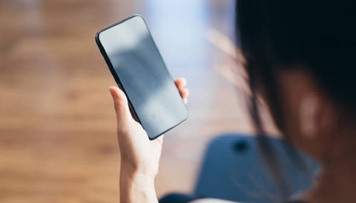 boss excludes girl from party