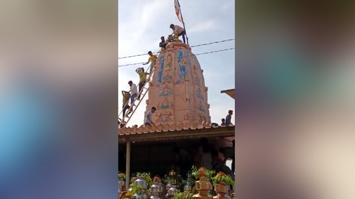 कोरोना को भगाने के ल‍िए टूटी गाइडलाइंस, न तो मास्क पहना और न रखी सोशल ड‍िस्टेंस‍िंग 