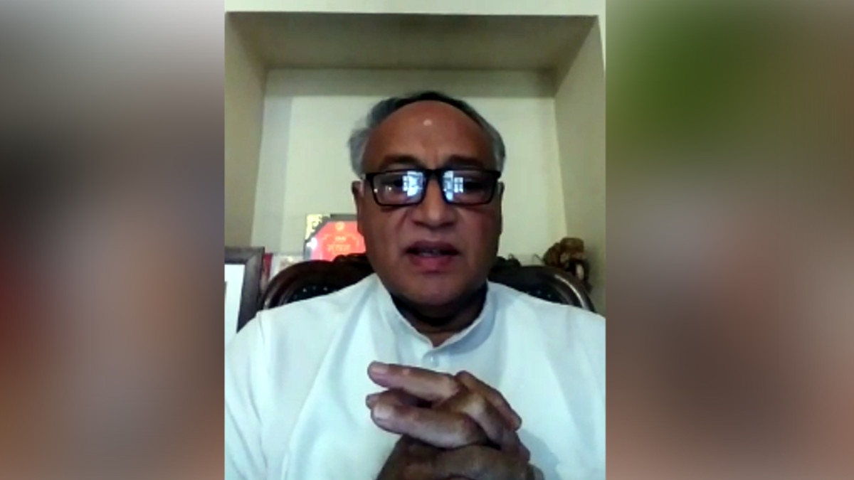 विधायक ने Fortuner की दान