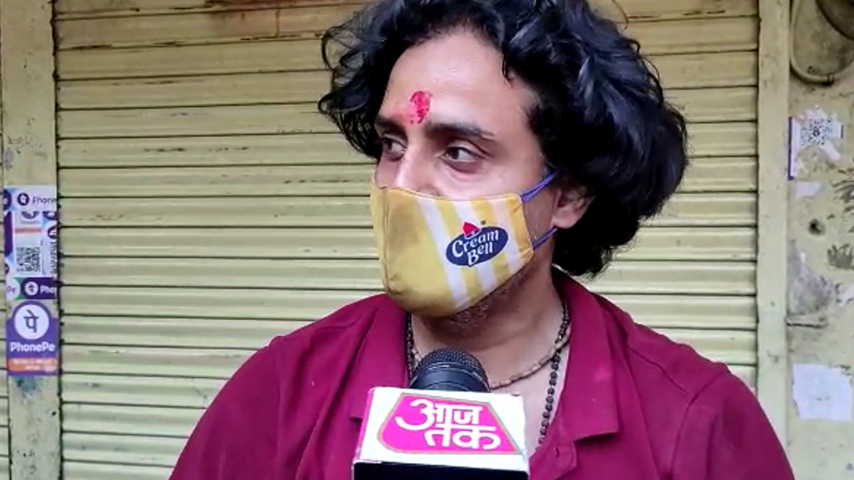 बाप को बचाने के ल‍िए बेटा लगा रहा दंडवत पर‍िक्रमा, कोव‍िड से 75 फीसदी संक्रम‍ित हैं प‍िता