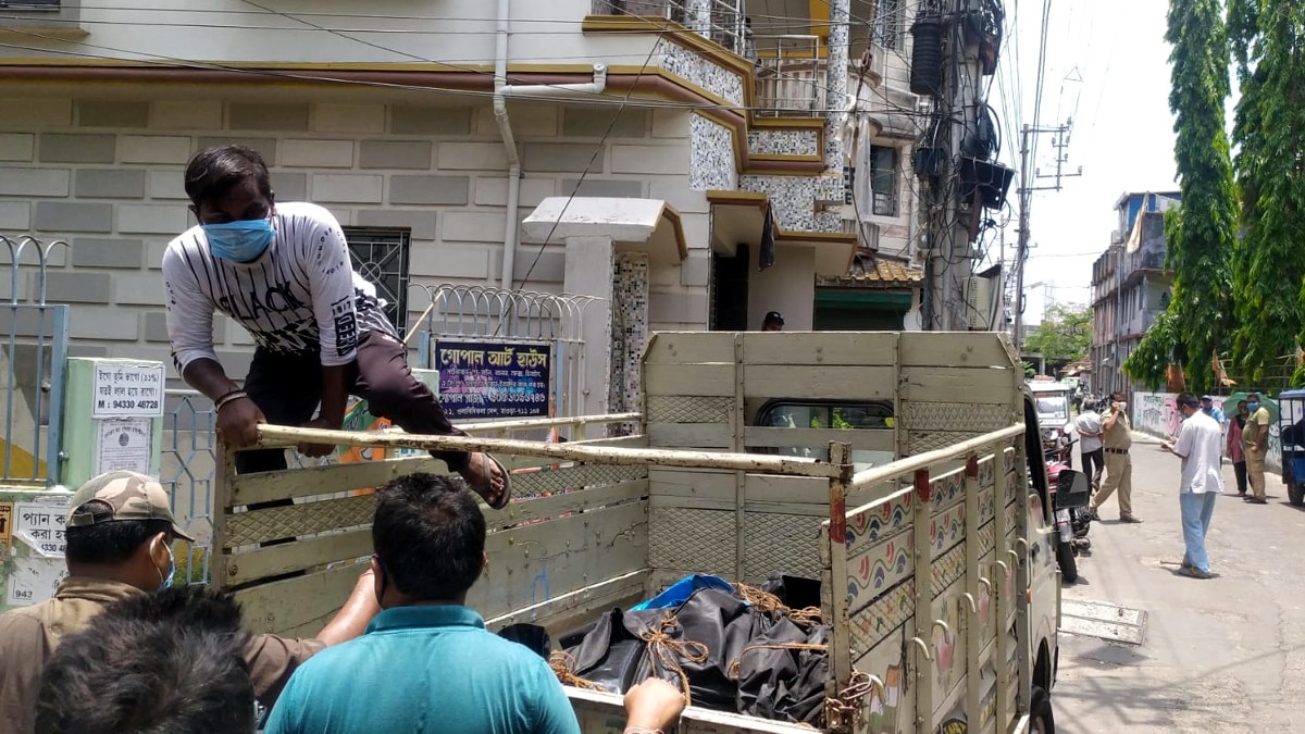 जीजा-साली के बंद कमरे से म‍िले शव, पुल‍िस से पत्नी बोली-दोनों सो रहे हैं...