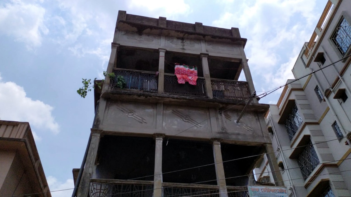 जीजा-साली के बंद कमरे से म‍िले शव, पुल‍िस से पत्नी बोली-दोनों सो रहे हैं...