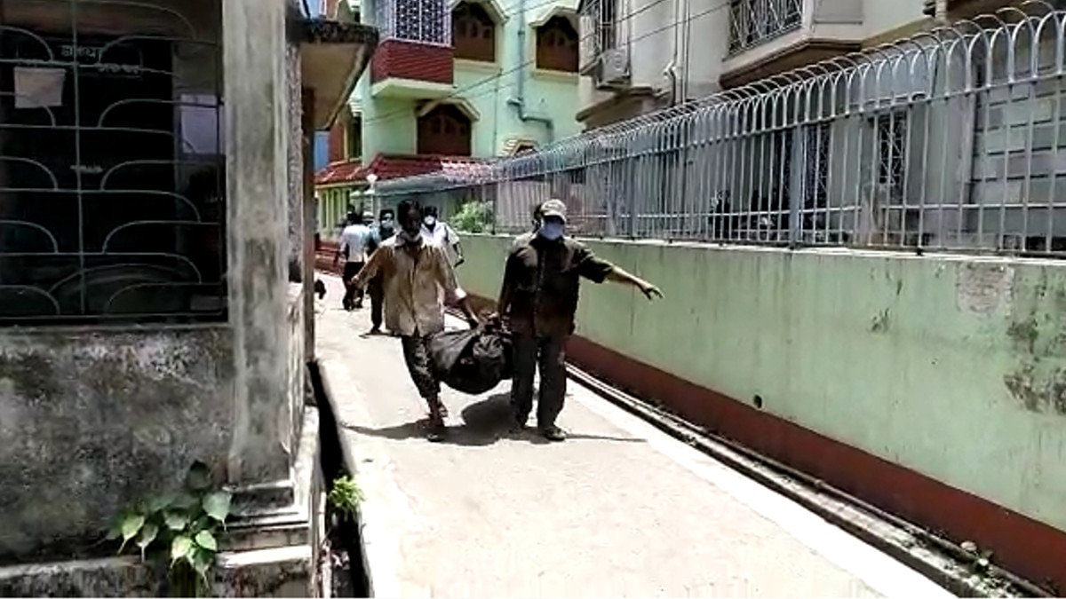 जीजा-साली के बंद कमरे से म‍िले शव, पुल‍िस से पत्नी बोली-दोनों सो रहे हैं...