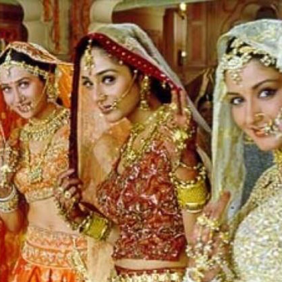 हम साथ साथ हैं