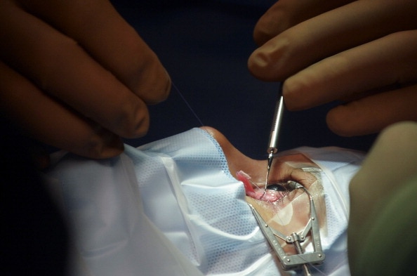 सिर दर्द और आंखों में दिक्कत