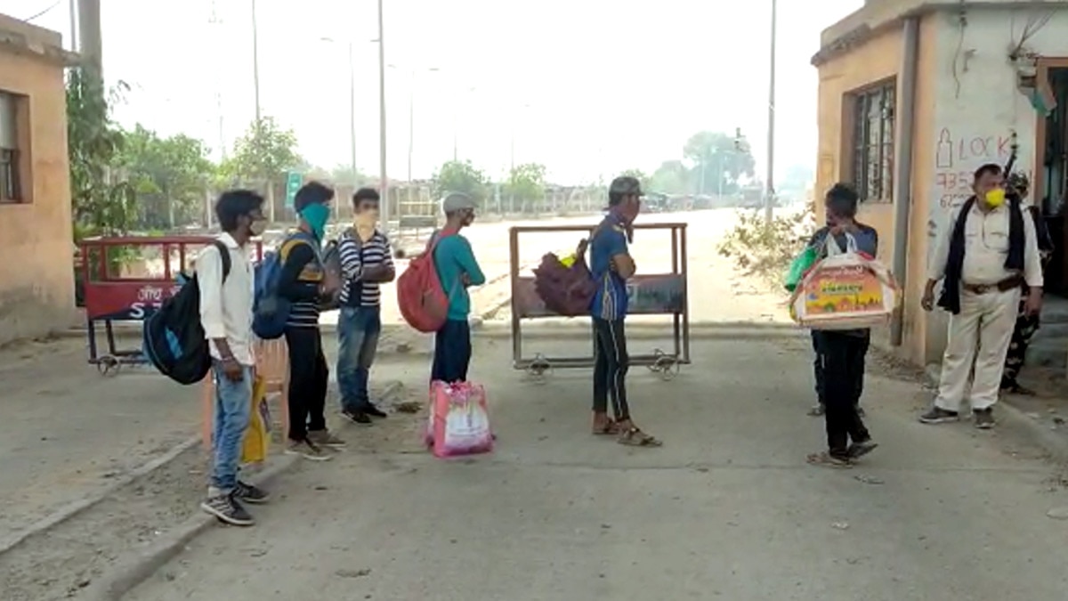 2 मई को लॉकडाउन लगने की बात सुन 71 मजदूर गुजरात से चले बिहार, बस वाला बीच में ही छोड़कर भागा 