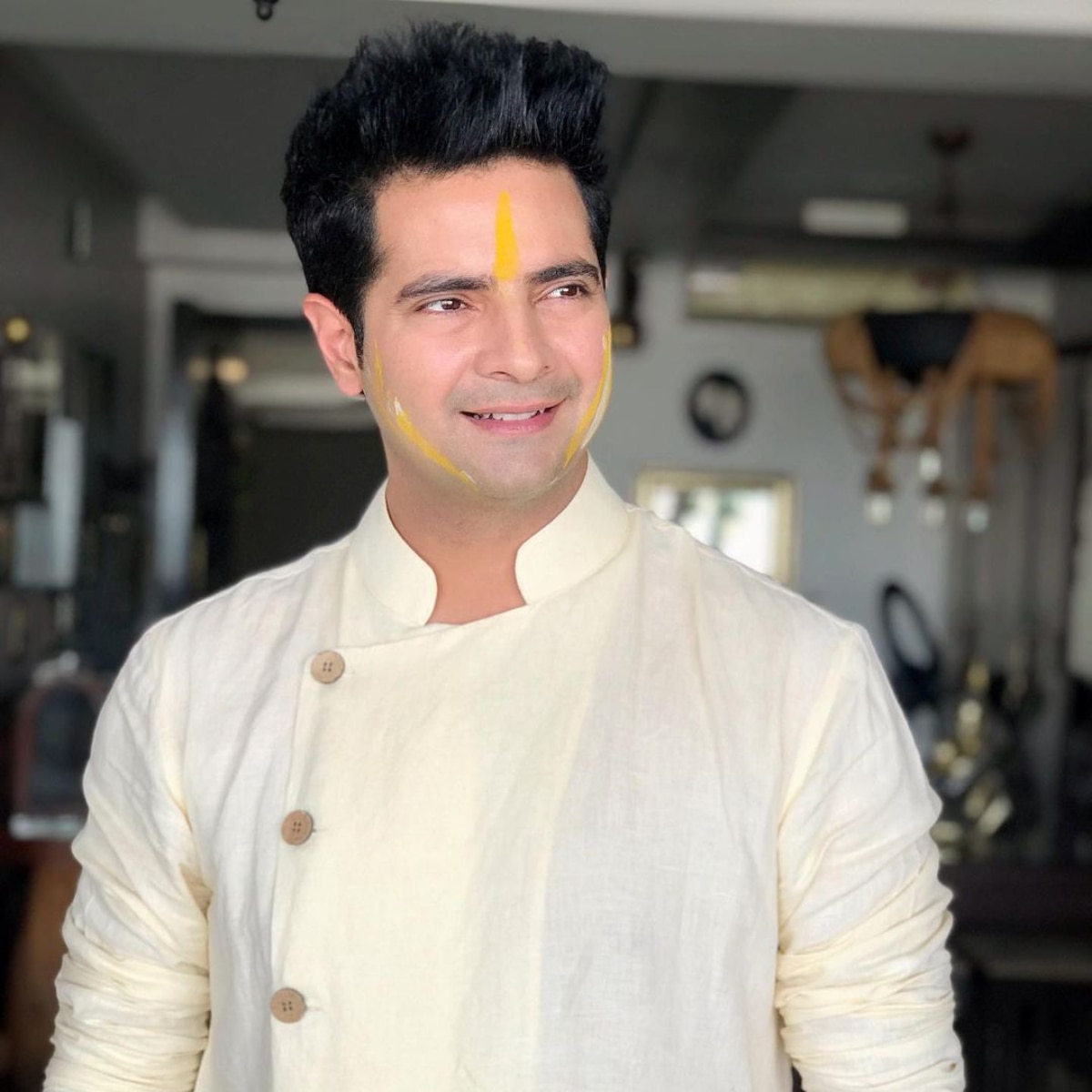  करण मेहरा