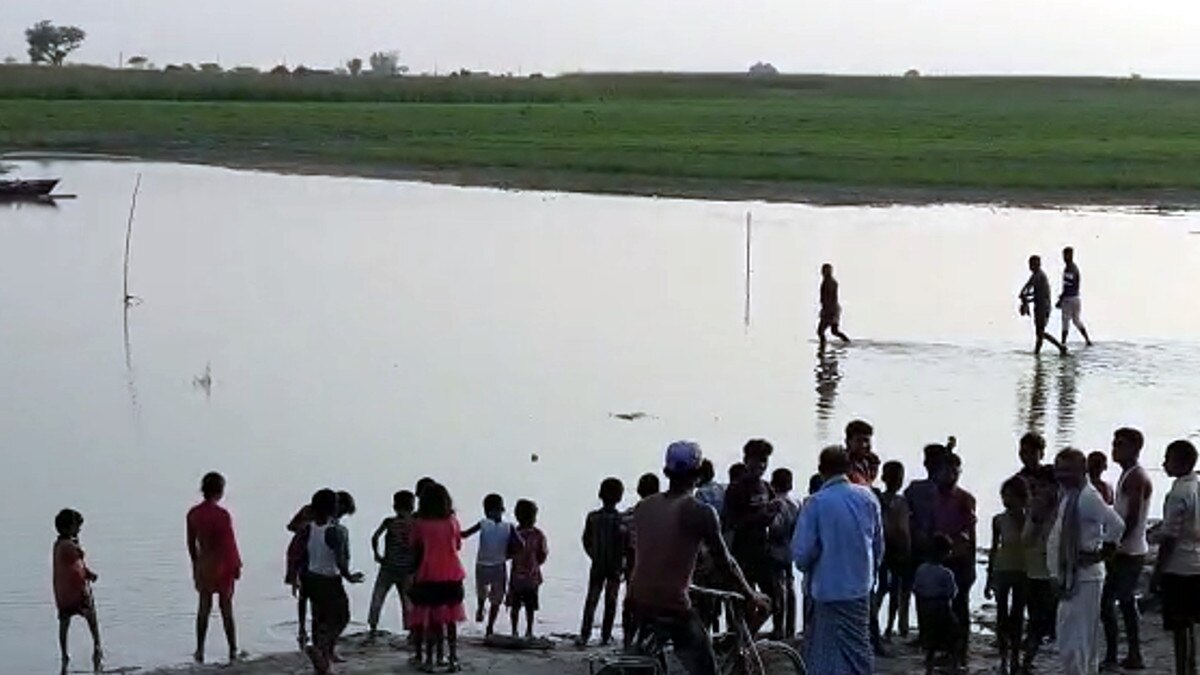 मछुआरों ने मछली मारने के लिये नदी में फेंका था जाल, फंस गया मगरमच्छ