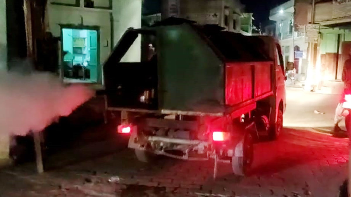 कूड़ा गाड़ी में महिला का शव श्मशान ले गई नगरपालिका