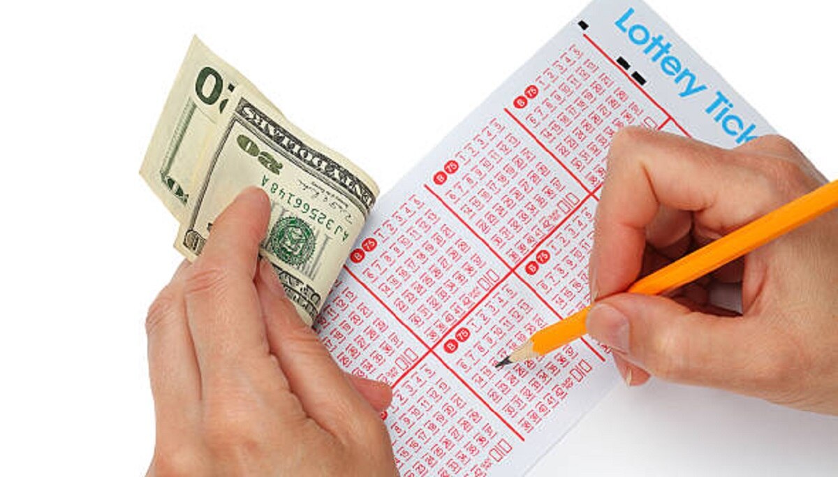 वैक्सीन लगवाले वालों की लॉटरी