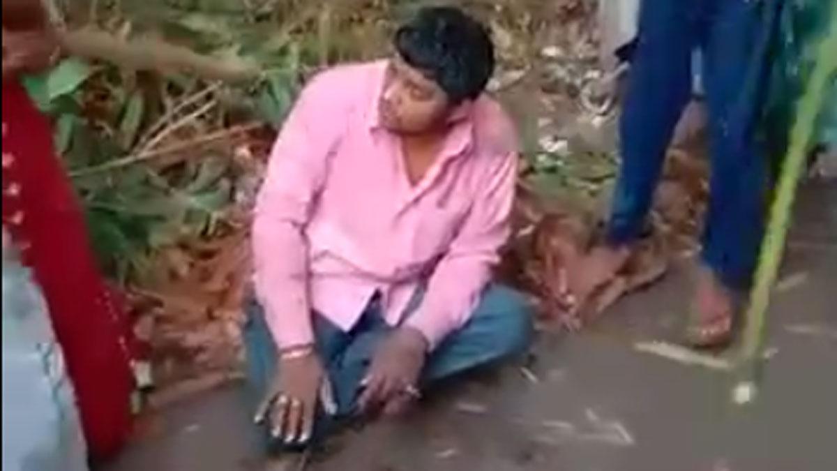 पहली और दूसरी पत्नी ने युवक को जमकर पीटा 
