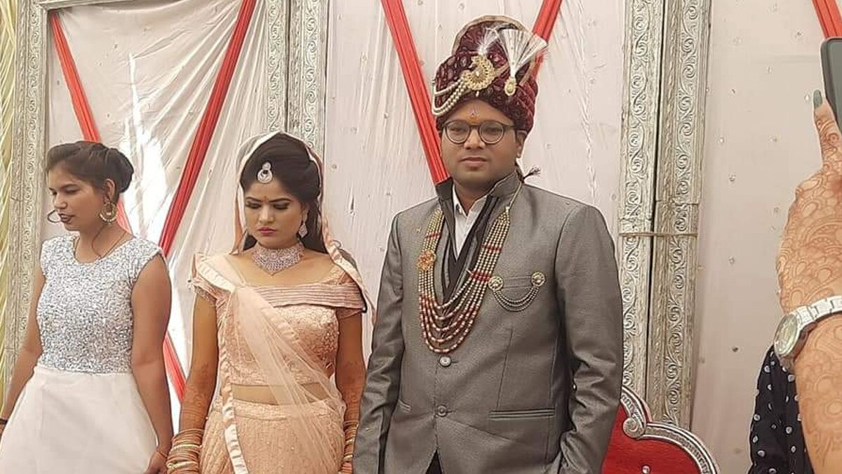 खुद की शादी में संक्रमित हुआ 25 साल का दूल्हा