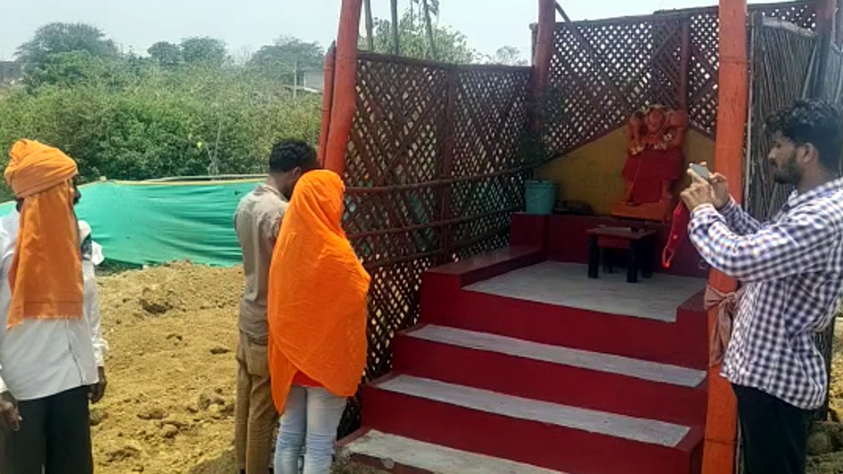 पर‍िजनों ने घर से भागी युवती को अपनाने से किया इनकार, पुल‍िस ने थाना परिसर में कराई शादी