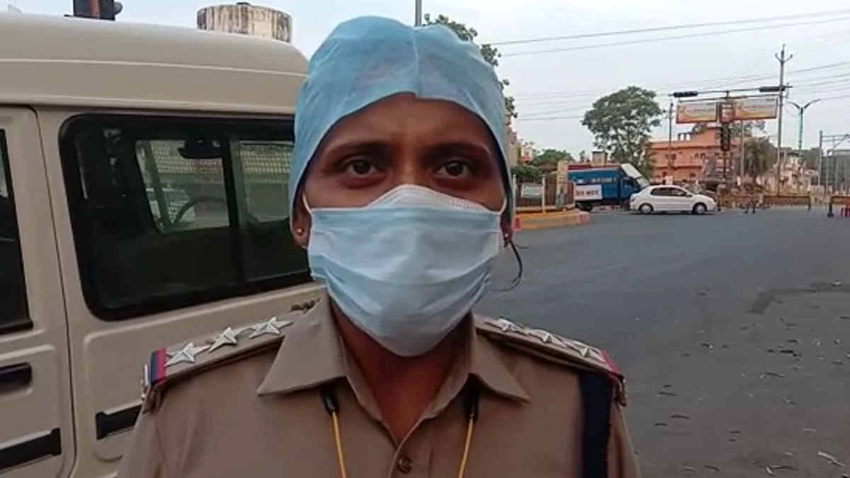 पर‍िजनों ने घर से भागी युवती को अपनाने से किया इनकार, पुल‍िस ने थाना परिसर में कराई शादी