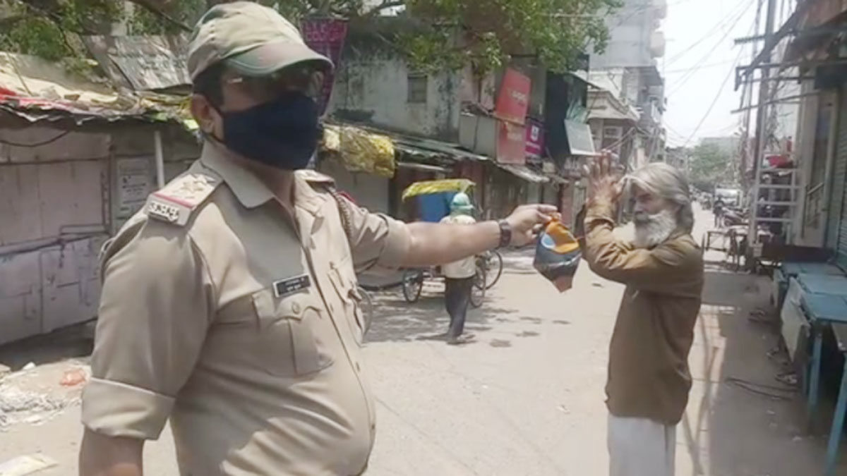 बिना मास्क लगाए कोरोना गाइडलाइन की धज्जियां उड़ाता शख्स