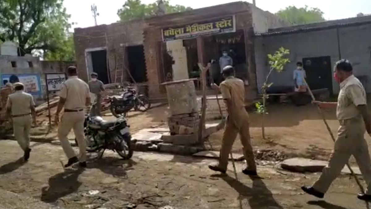 बदमाशों ने की महिला के साथ छेड़छाड़ 