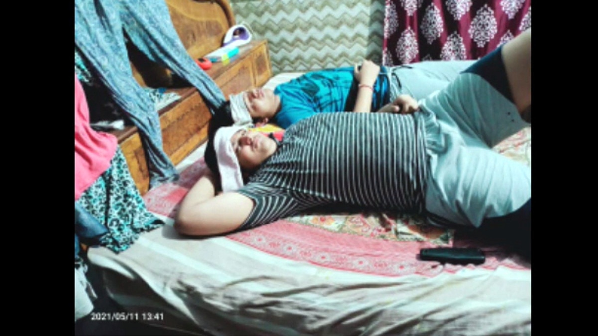  महिलाओं ने कहा चिता की राख से बीमार हो रहे बच्चे, स्थानीय लोगों ने वीडियो किया वायरल