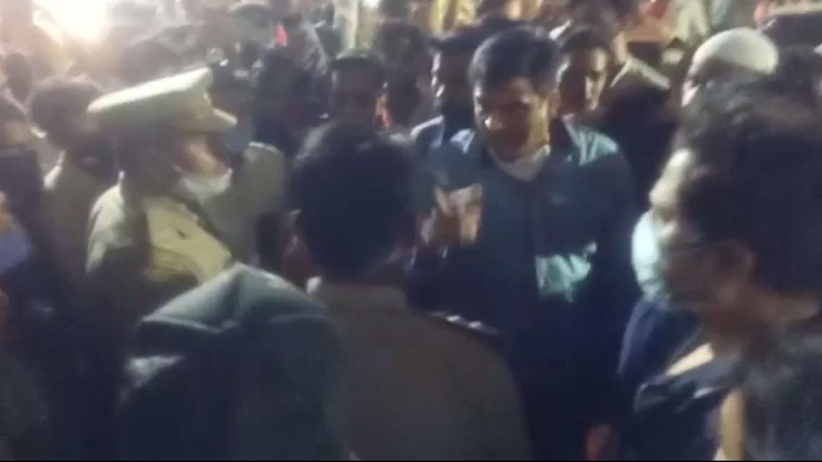 चालान काटने पर सपा विधायक इरफान सोलंकी ने किया हंगामा 