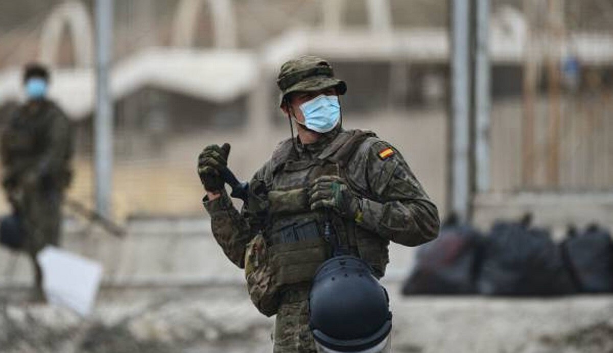 Luna with morocco migrant