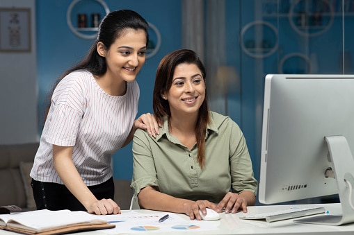 डिजिटल पेमेंट ऐप, एटीएम चलाना सिखाएं