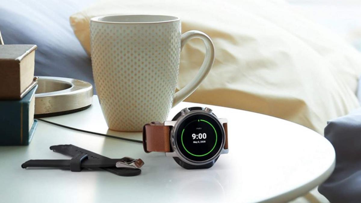 Motorola की नई स्मार्टवॉच फ्लिपकार्ट पर हुई लिस्ट, जानें कीमत-फीचर्स