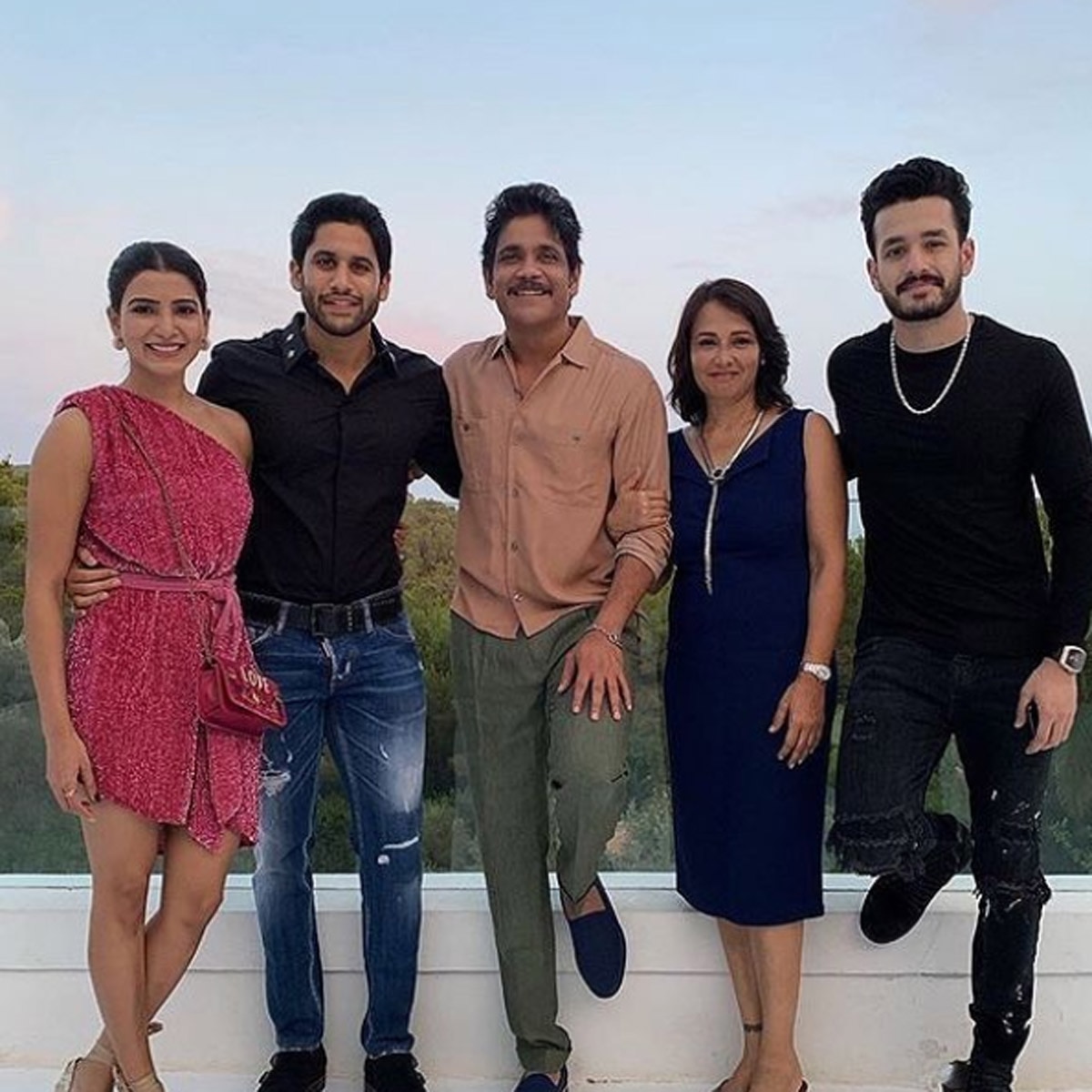 नागा चैतन्य फैमिली के साथ 