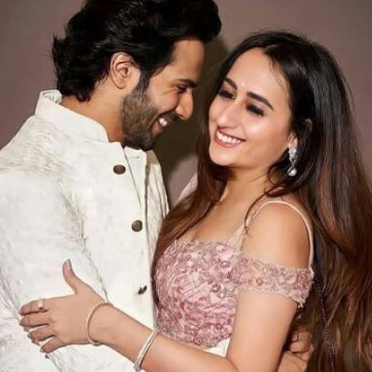 वरुण और नताशा 