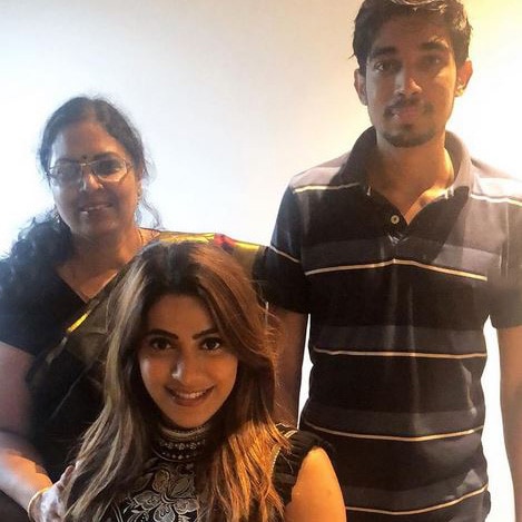 भाई और मां संग निक्की