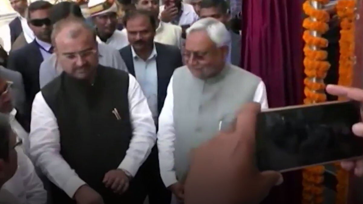 18 घंटे से अस्पताल में बिजली गायब 