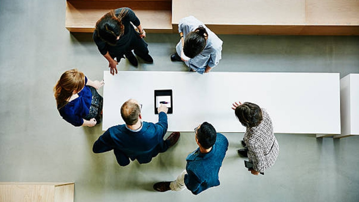 जुआ महंगी गाड़ियां फर्जी बैंकर