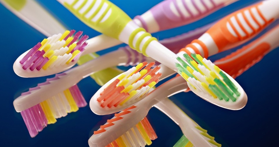 टूथब्रश बदल लें