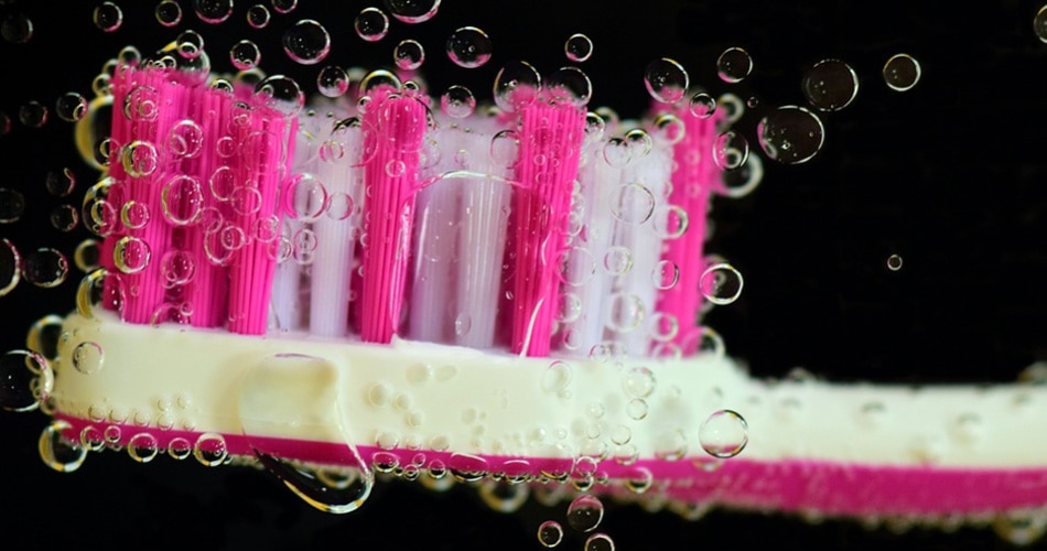 ब्रश को साफ करें