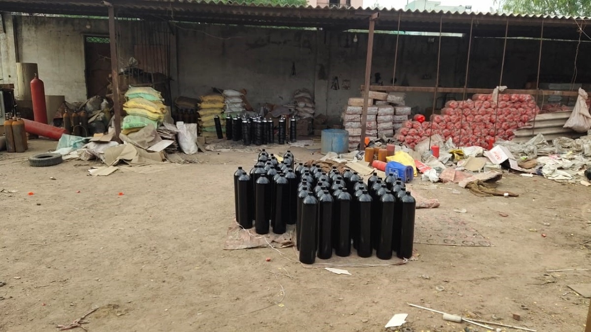 दोगुनी कीमत पर बिक्री