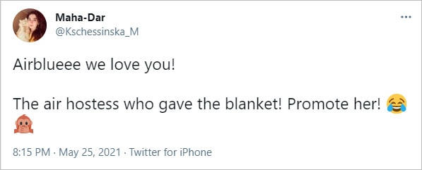 pak couple kiss in flight