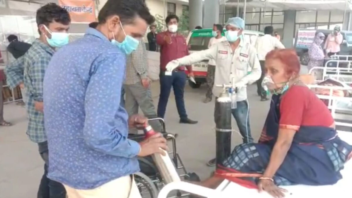 खुले में हो रहा है कोरोना संदिग्ध मरीजों का इलाज 