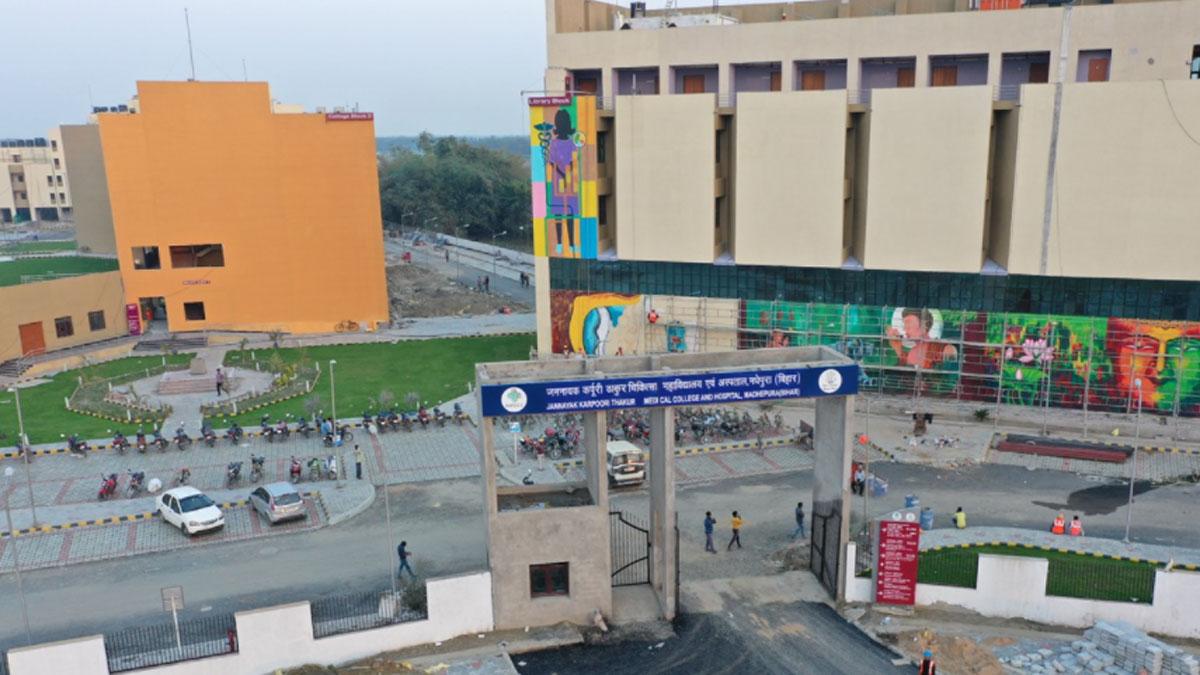 18 घंटे से अस्पताल में बिजली गायब 