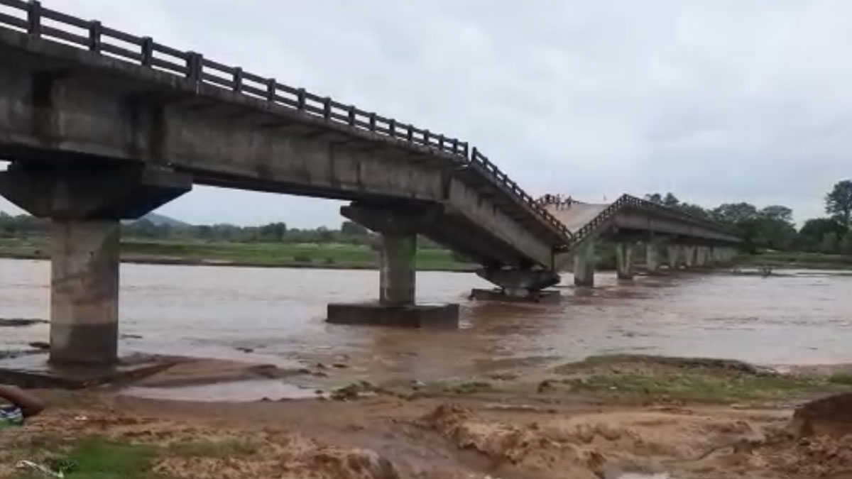  रांची के तमाड़ में पुल टूट गया 