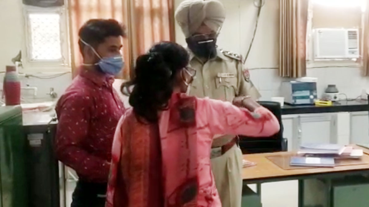 पुलिसकर्मी विधवा महिला को ब्लैकमेल कर उसका शारीरिक शोषण कर रहा था