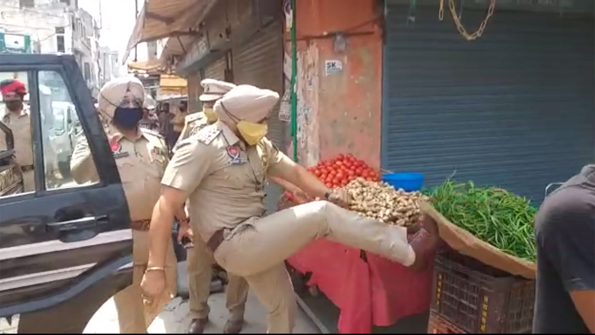  CMO को मारा थप्पड़, सब्जी गिराने पर SHO सस्पेंड